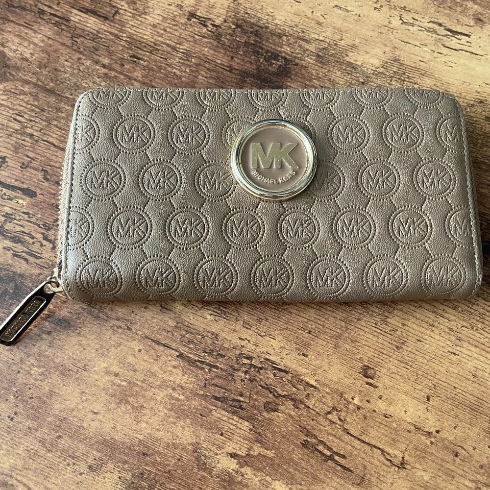 Michael Kors Quilted Multi-Slot Wallet